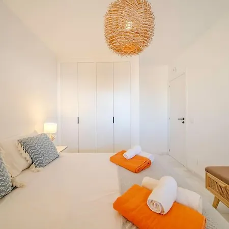 2 Bed Apartment, Big Terrace, Pool, Views + Beach! Appartement