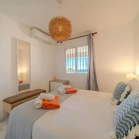 Appartement 2 Bed Apartment, Big Terrace, Pool, Views + Beach!