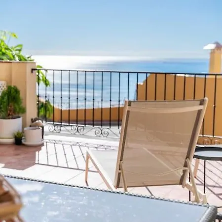 Appartement 2 Bed Apartment, Big Terrace, Pool, Views + Beach! Benalmádena
