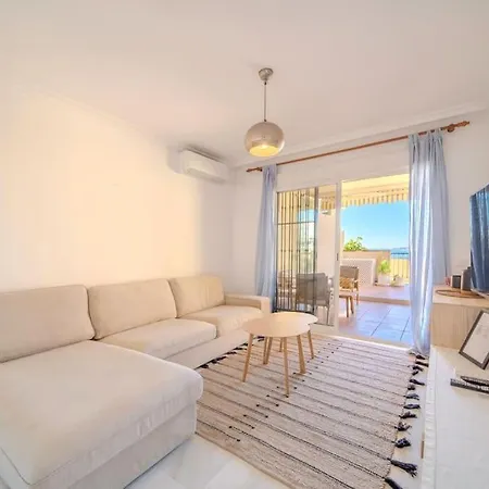 2 Bed Apartment, Big Terrace, Pool, Views + Beach! * Benalmádena