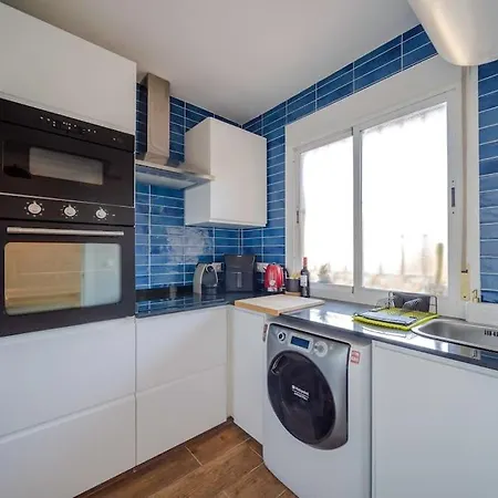 Appartement 2 Bed Apartment, Big Terrace, Pool, Views + Beach!